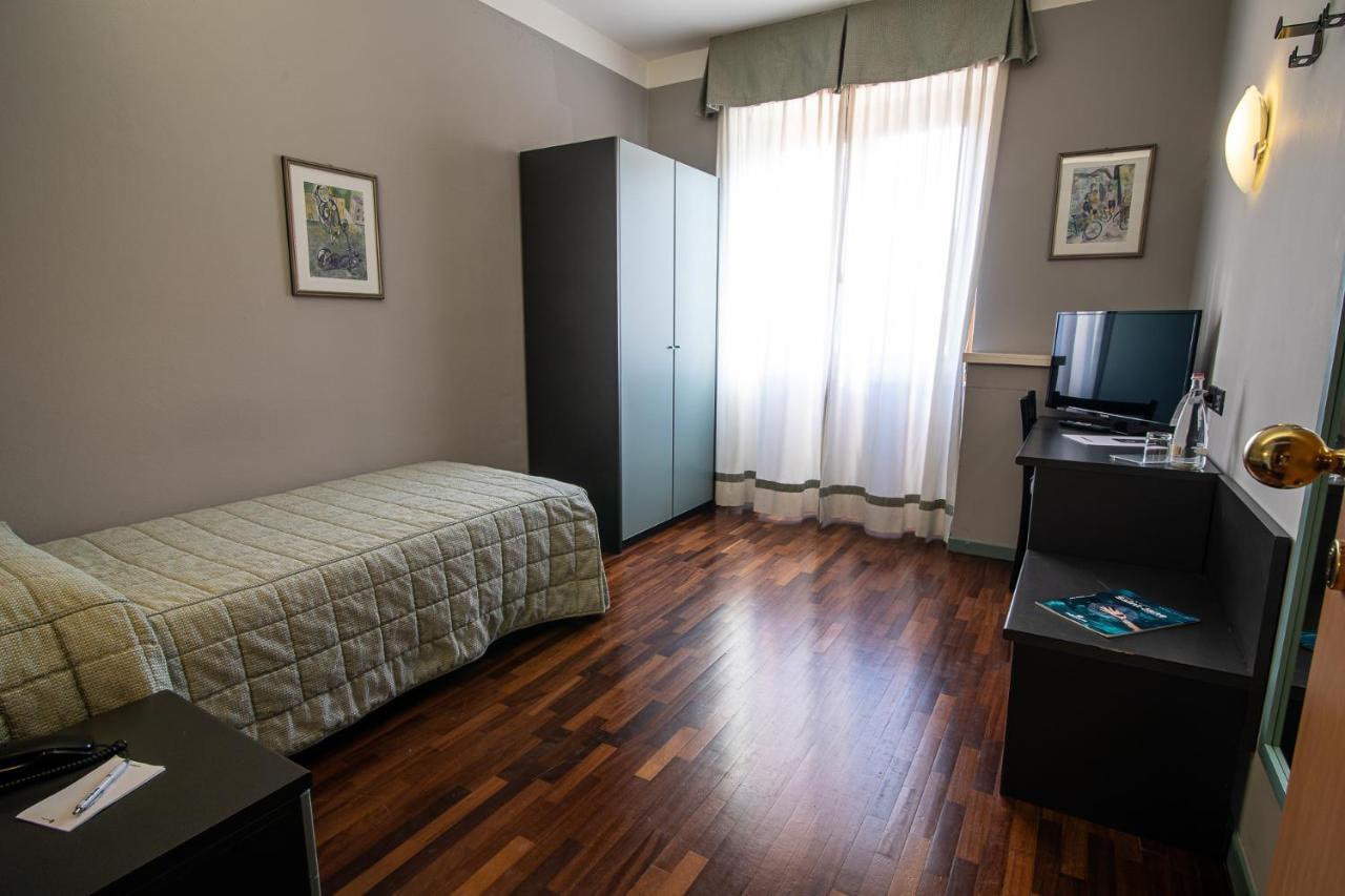 Hotel Vittoria Sondrio Exterior photo